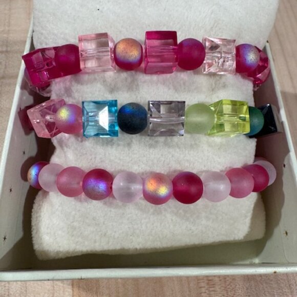 Set of three handmade bracelets pink and multicolored - Picture 2 of 2